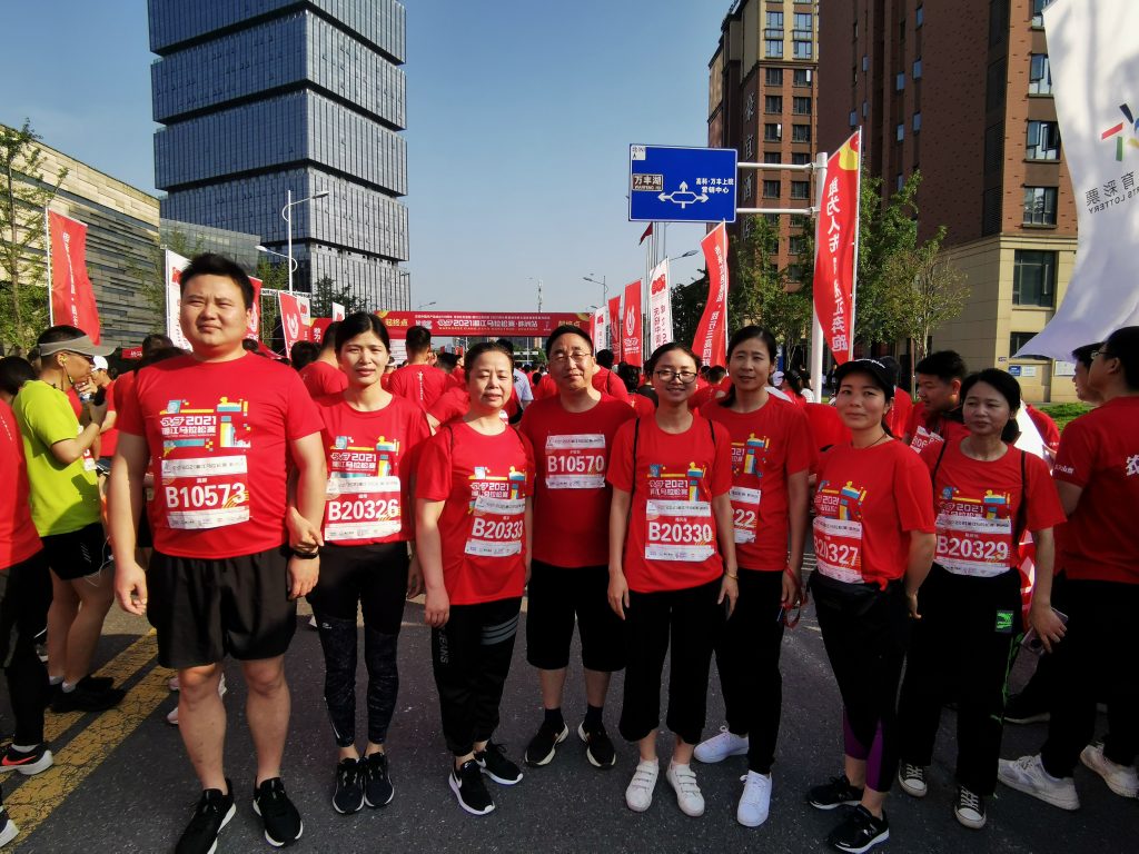 2021湘江馬拉松賽出發(fā)前合照